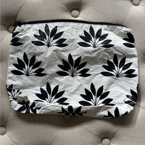 Aloha Collection Mediterranean Black and White Leaf Print Splash Proof Mid Pouch